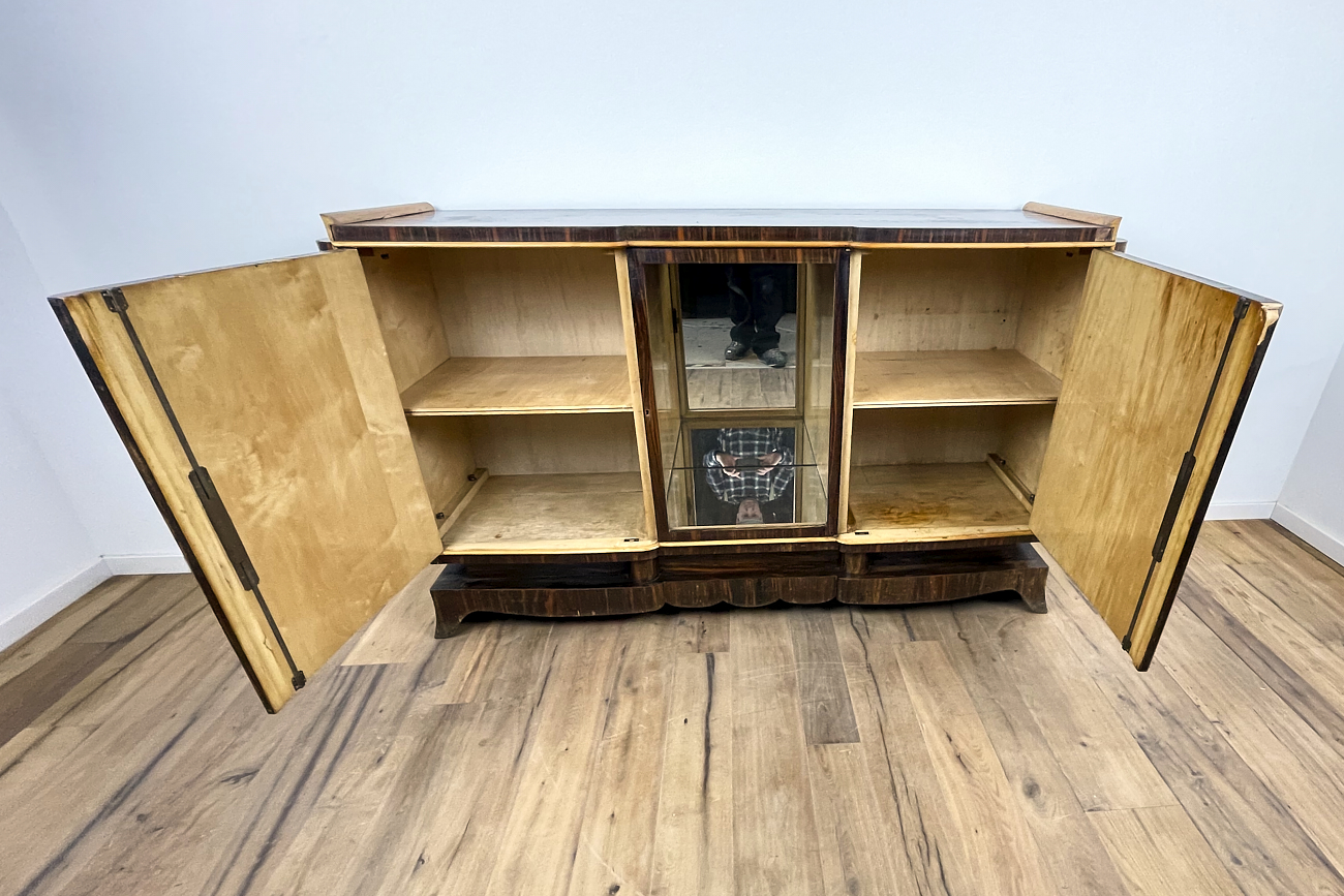 Art Deco Sideboard in Makassar mit verspiegeltem Vitrinenfach