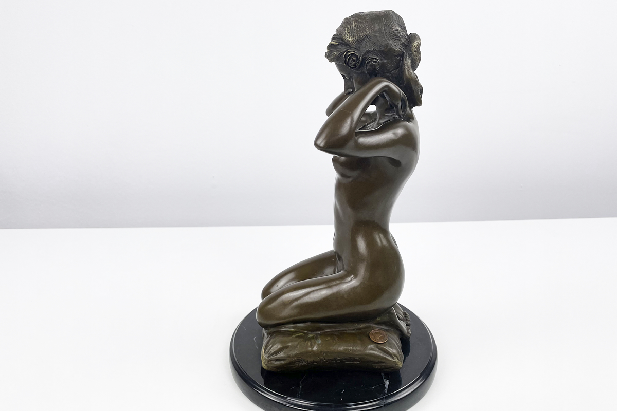 Schöne Bronzefigur nach Paul Ponsard - Die Halskette