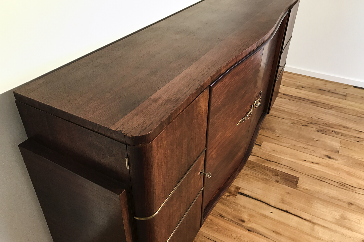 Art Deco Sideboard mit edlem Palisanderfurnier und Messingleisten um 1925 aus Paris