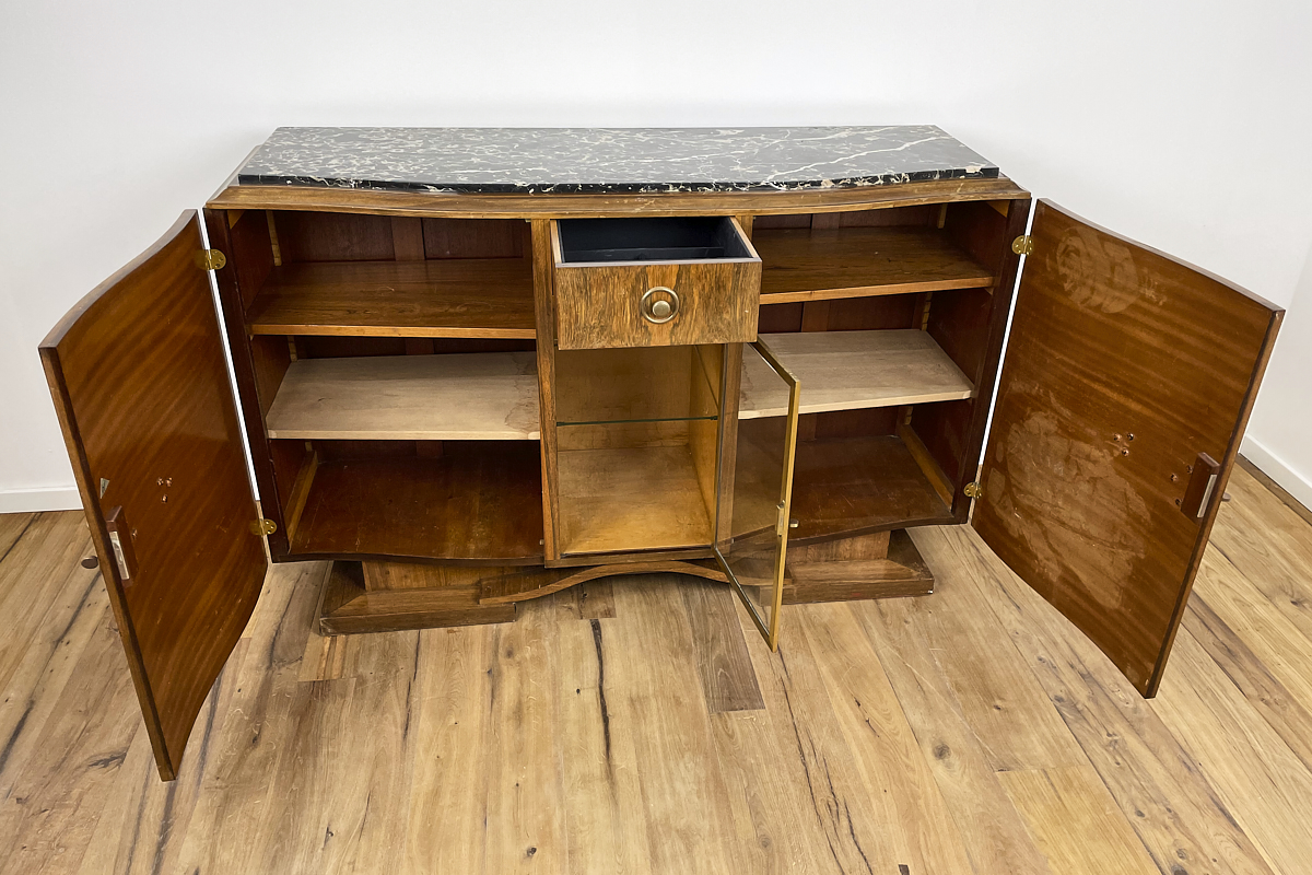 Art Deco Sideboard aus Paris um 1925 mit wundervollem Nussbaumfurnier