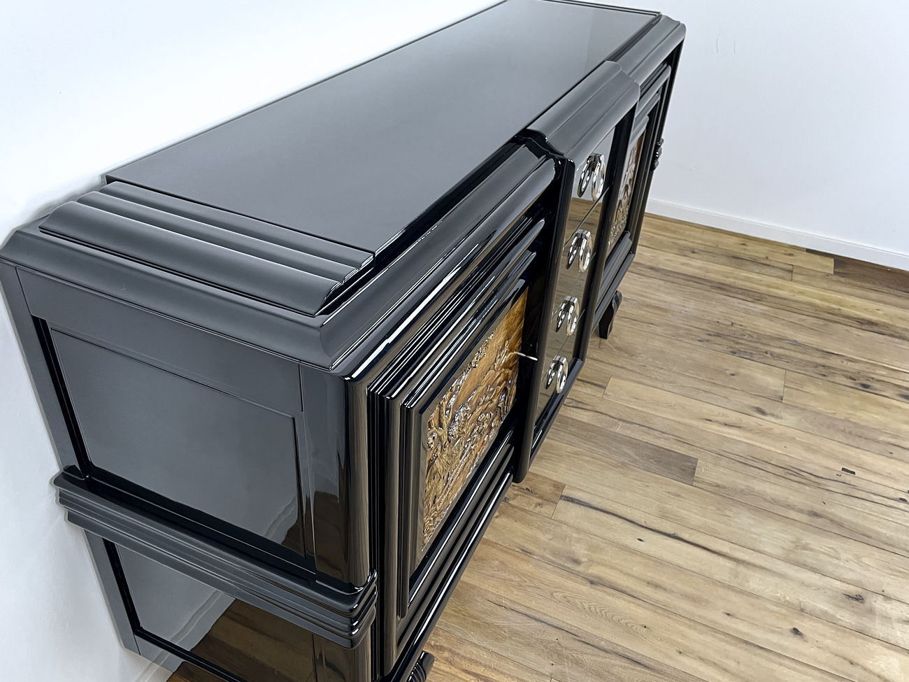 Art Deco Sideboard um 1930 mit zwei geschnitzten Gemälden