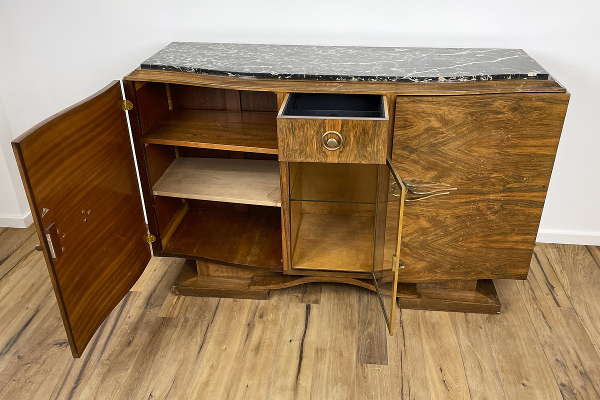 Art Deco Sideboard aus Paris um 1925 mit wundervollem Nussbaumfurnier