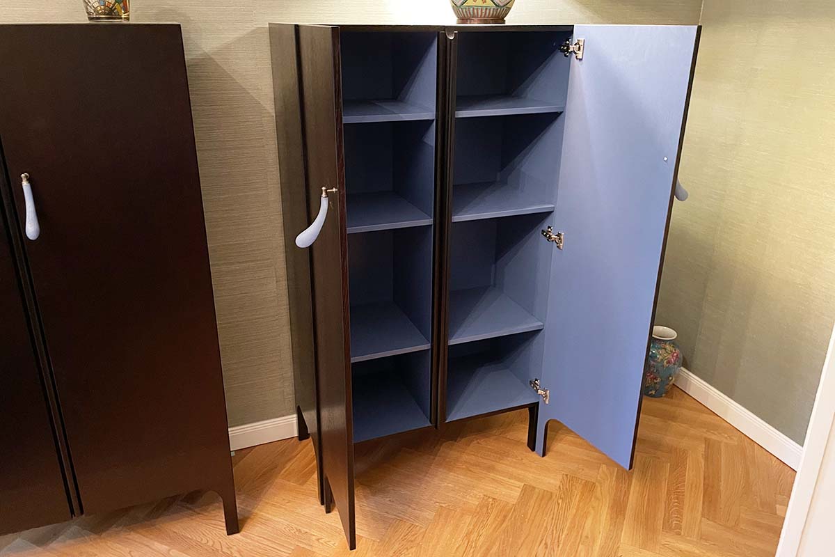 Kommoden in dunkler Eiche und Fernblau - Designmöbel