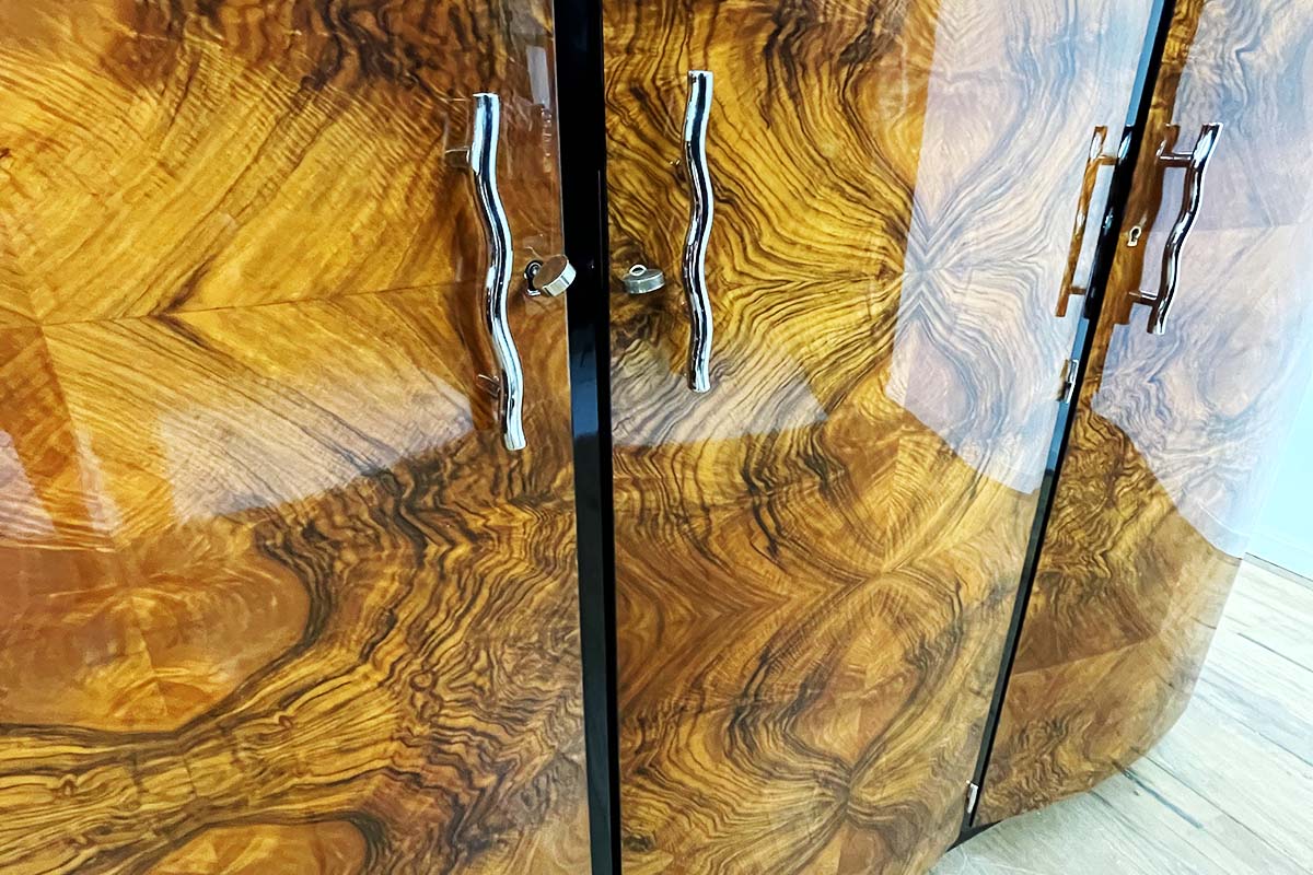 Art Deco Bilbliothek/Highboard aus Paris (Villa Victor Hugo) um 1925 mit außergewöhnlichem Nussbaum