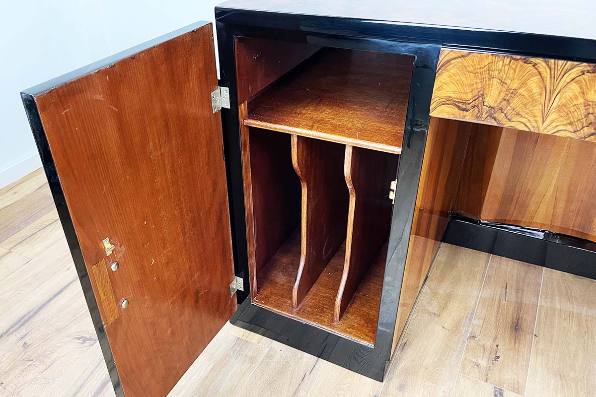 Art Deco Schreibtisch aus Paris (Villa Victor Hugo) um 1925 mit außergewöhnlichem Nussbaum