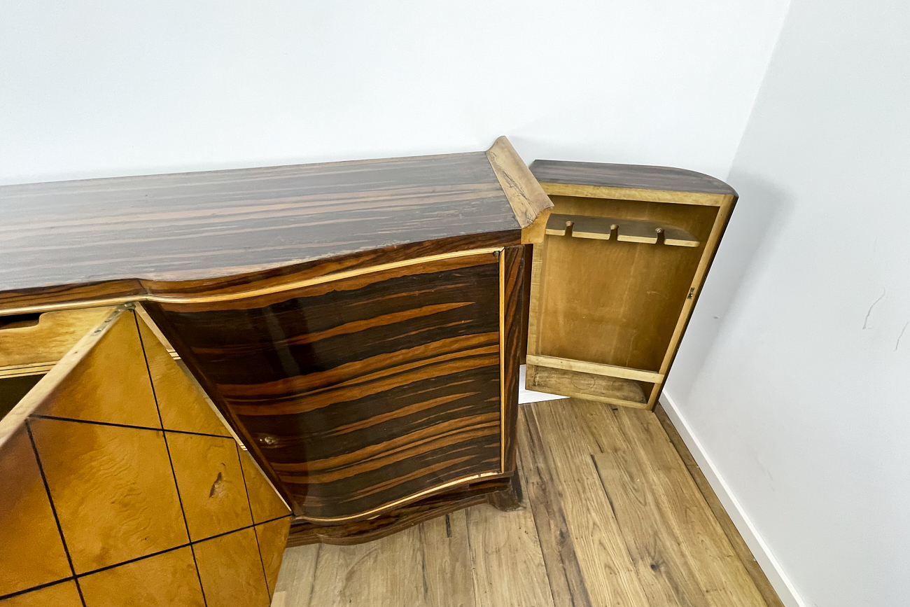 Art Deco Sideboard in Makassar mit Barkoffern an den Seiten