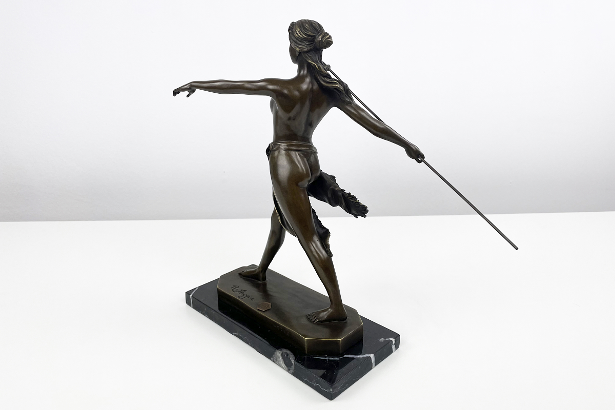 Schöne Bronzefigur