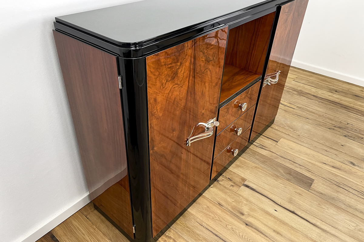   Art Deco Highboard mit tollem Furnier und verspiegeltem Fach, die originalen Griffe wurden neu verchromt