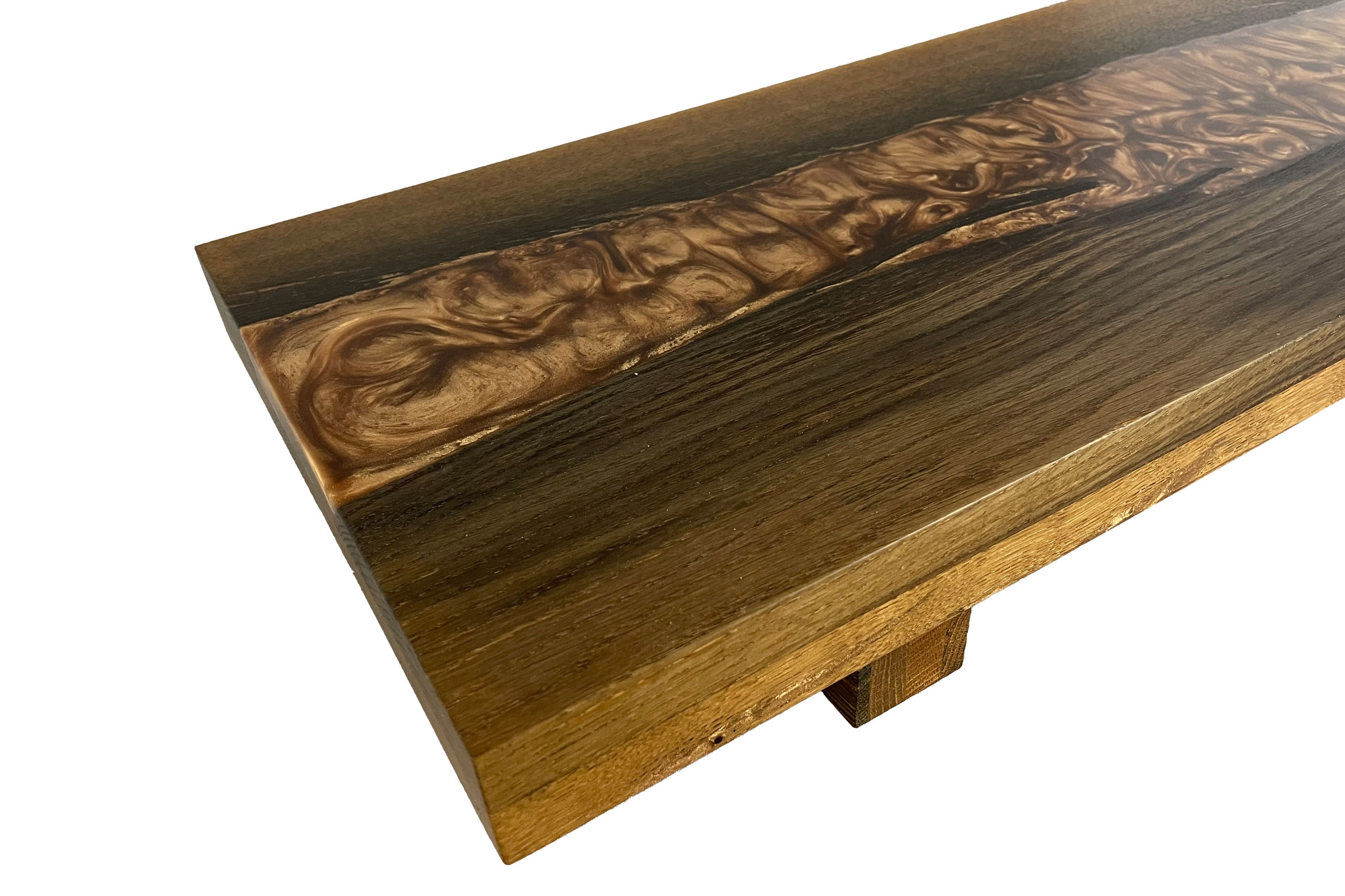 Schneidbrett aus Mooreiche mit kupferfarbigen Expozidharz verfeinert