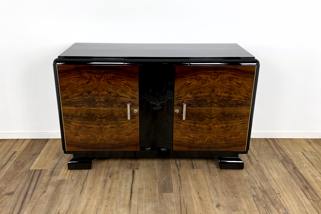 Art Deco Sideboard aus Deutschland um 1930 mit wundervollem Furnierbild in Kaukasischer-Nuss