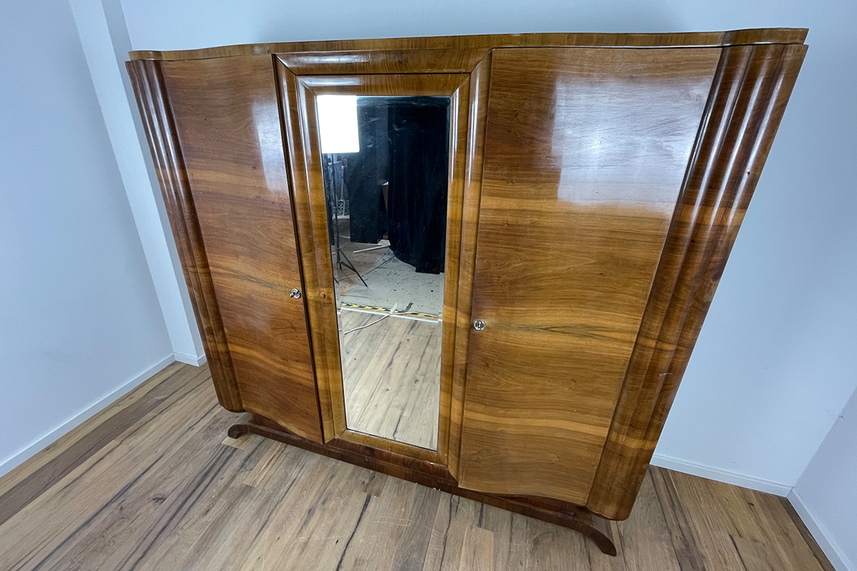 Art Deco Kleiderschrank in Nussbaum mit Spiegel