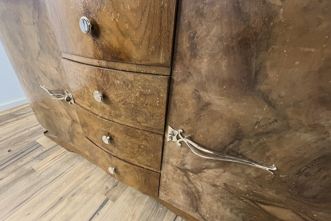 Art Deco Sideboard mit wunderbarem Nussbaumfurnier - Frankreich um 1925