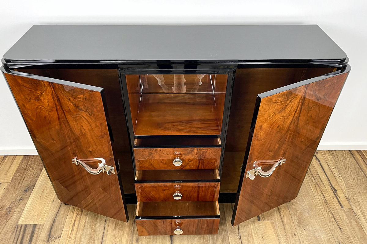   Art Deco Highboard mit tollem Furnier und verspiegeltem Fach, die originalen Griffe wurden neu verchromt