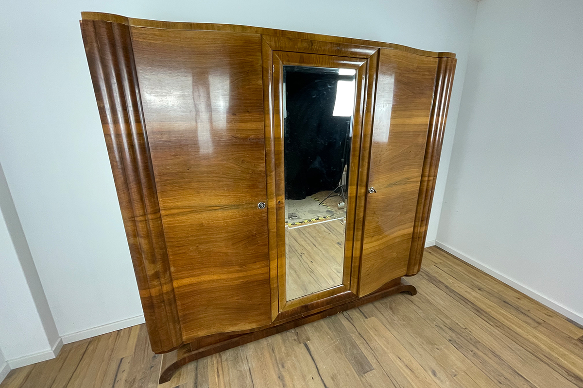 Art Deco Kleiderschrank in Nussbaum mit Spiegel