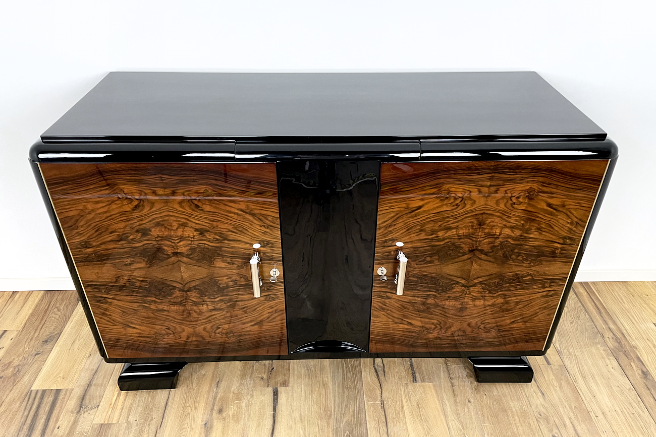 Art Deco Sideboard aus Deutschland um 1930 mit wundervollem Furnierbild in Kaukasischer-Nuss