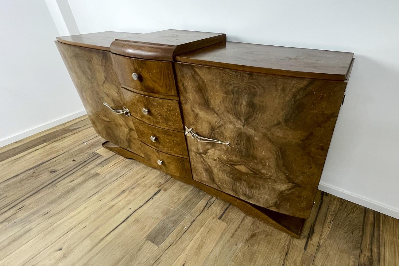 Art Deco Sideboard mit wunderbarem Nussbaumfurnier - Frankreich um 1925