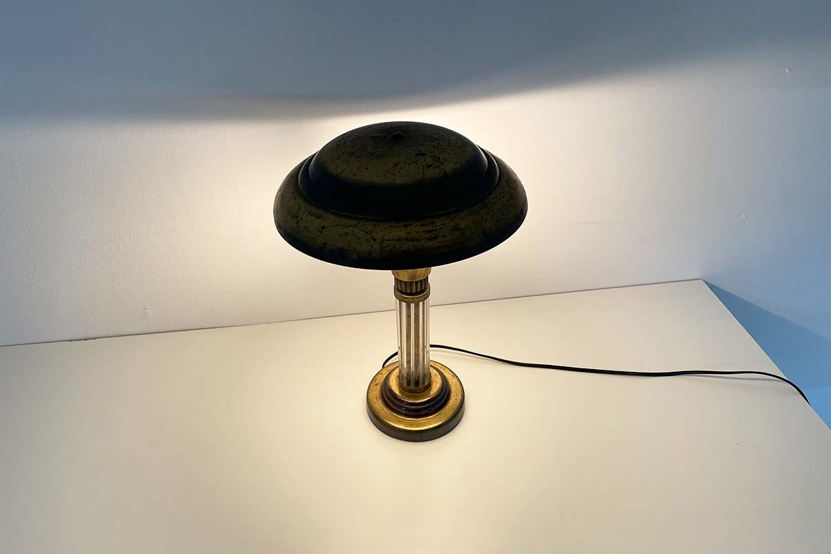 Art Deco Tischlampe aus Messing mit Glasstäben