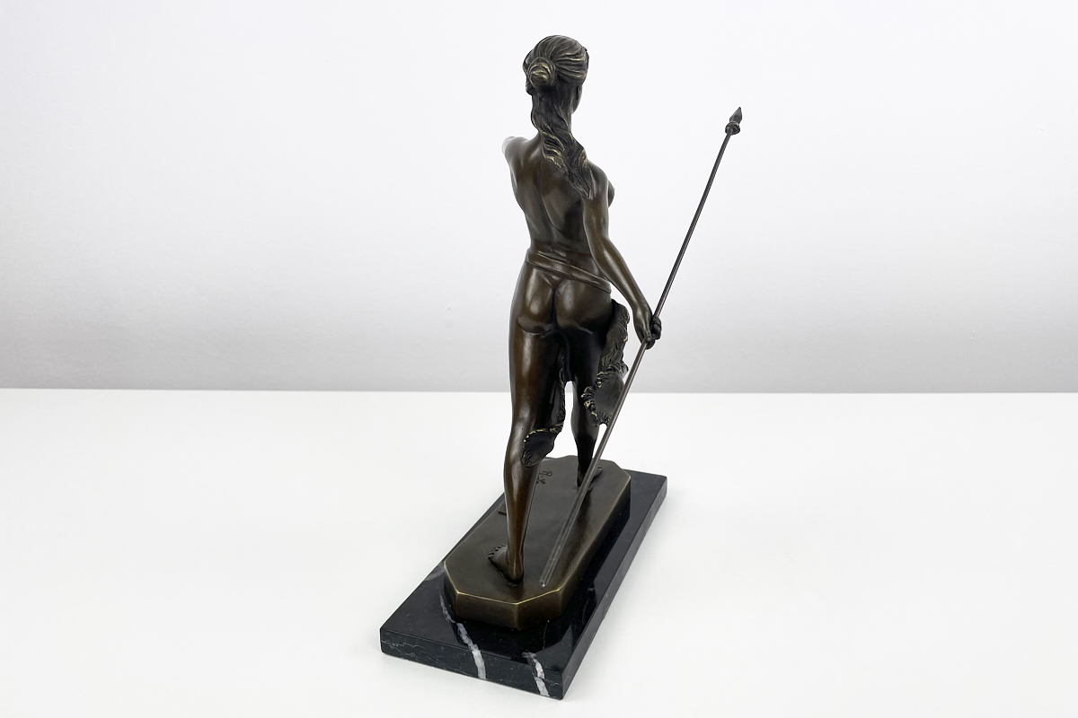 Schöne Bronzefigur