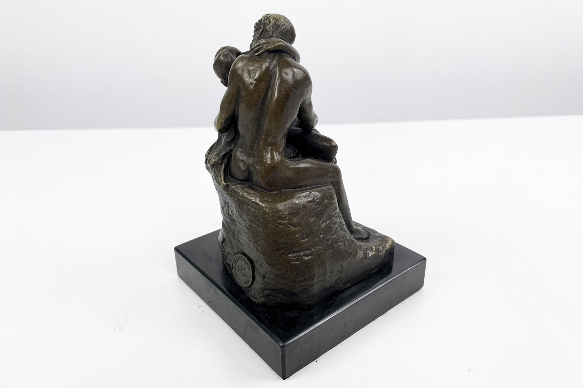 "Der Kuss" Bronzefigur im Art Deco Stil 