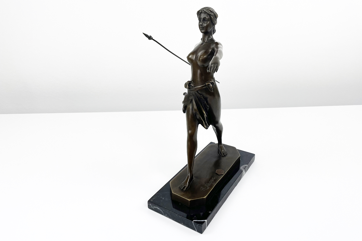 Schöne Bronzefigur