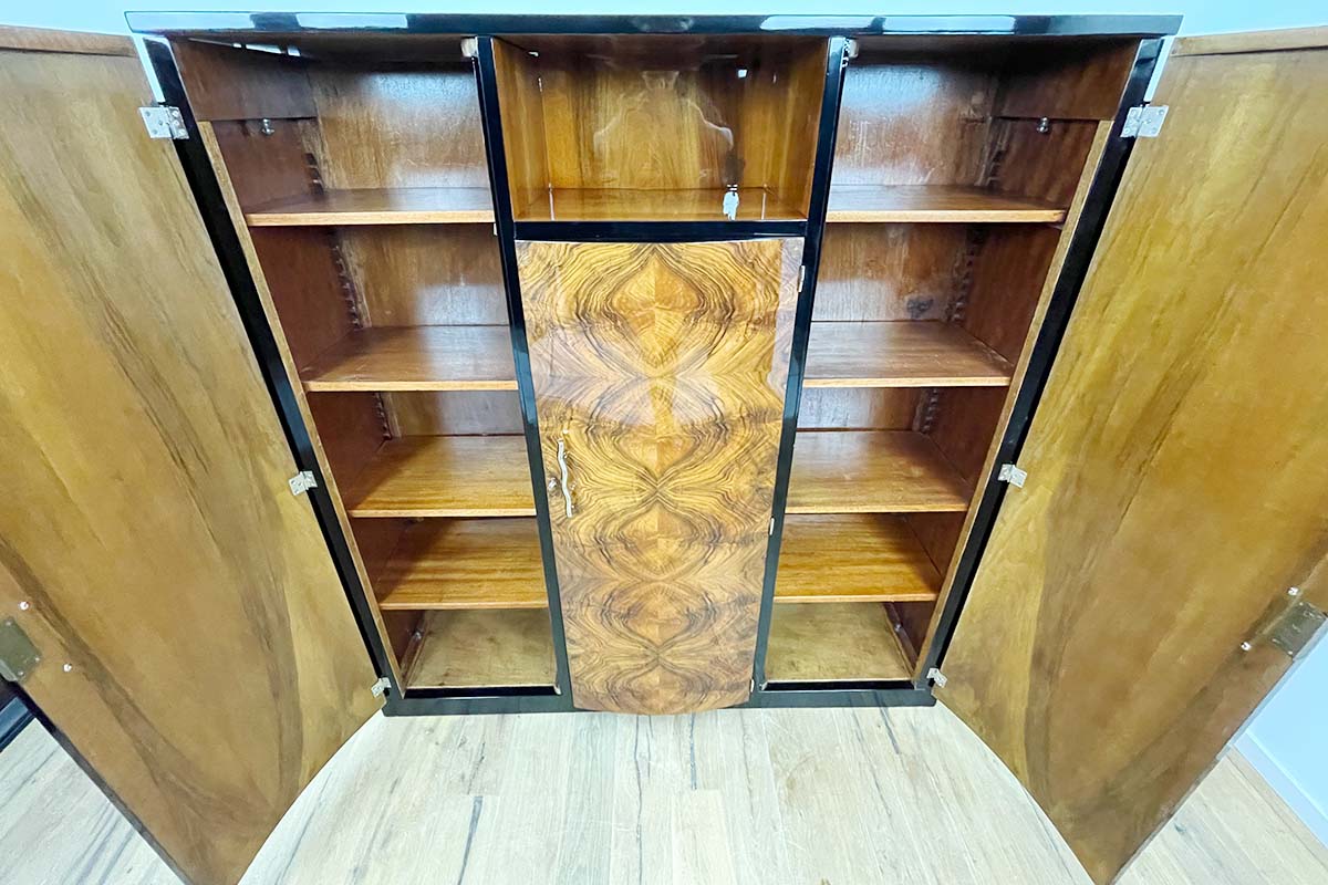 Art Deco Bilbliothek/Highboard aus Paris (Villa Victor Hugo) um 1925 mit außergewöhnlichem Nussbaum