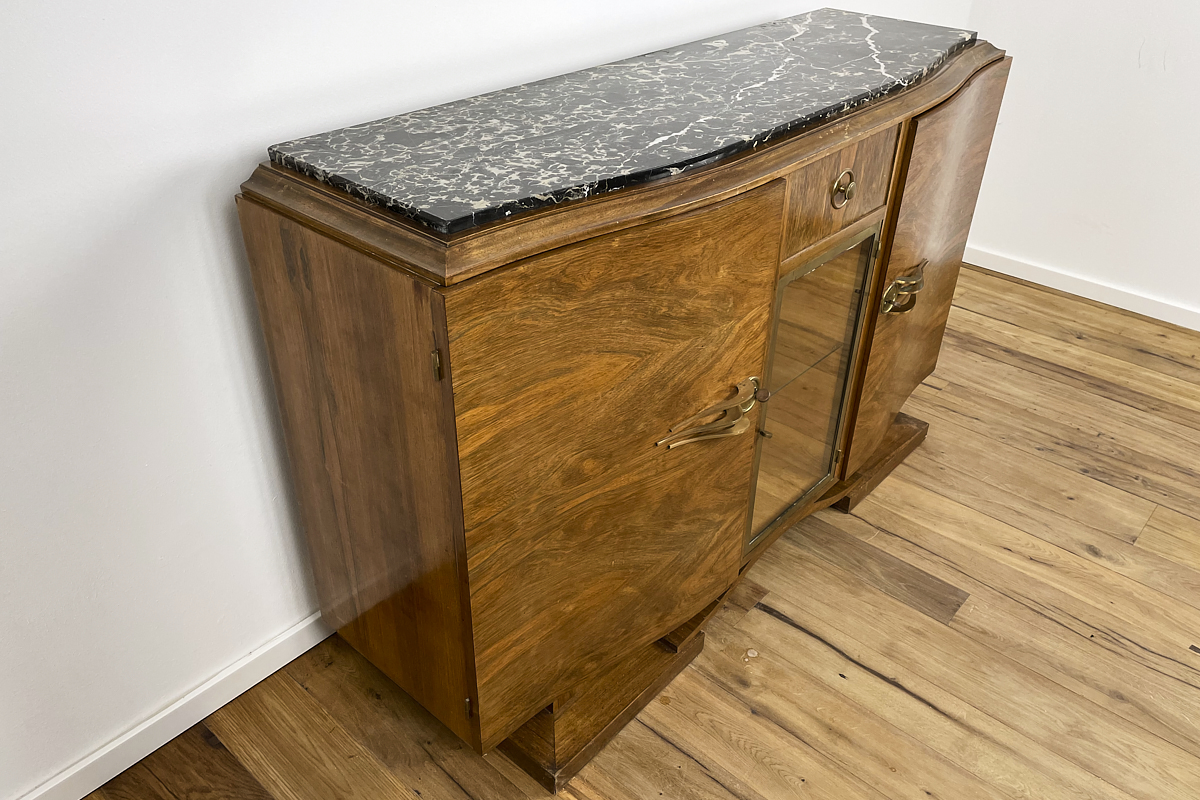 Art Deco Sideboard aus Paris um 1925 mit wundervollem Nussbaumfurnier