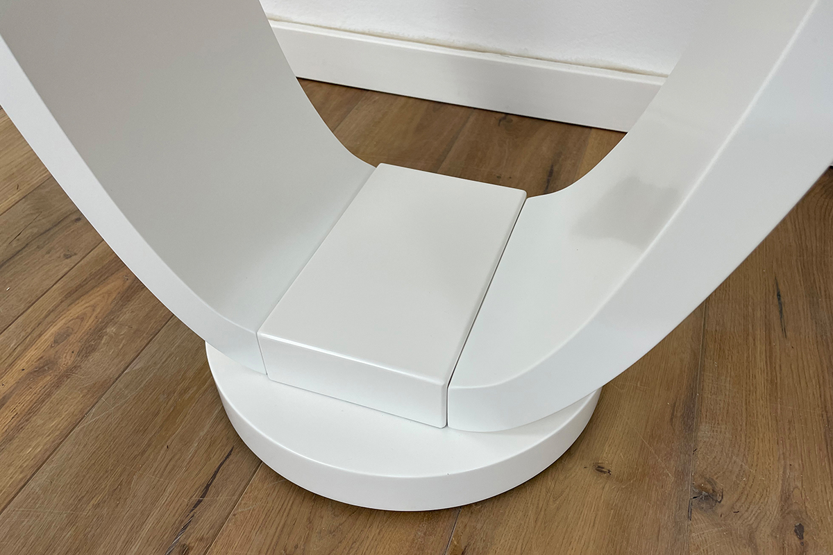 Beistelltisch im Art Deco Stil weiss matt lackiert 