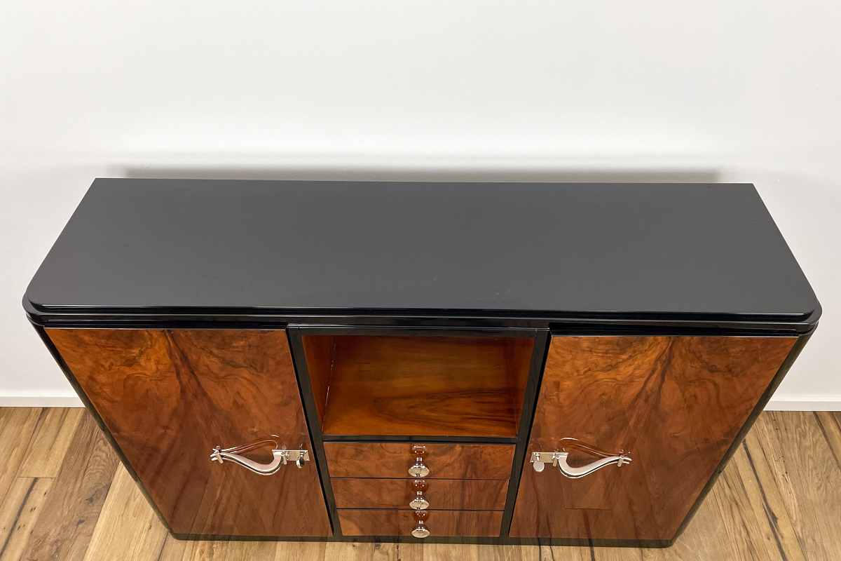   Art Deco Highboard mit tollem Furnier und verspiegeltem Fach, die originalen Griffe wurden neu verchromt