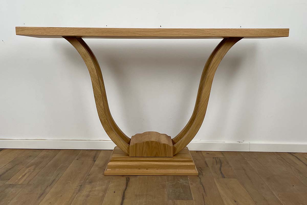 Art Deco Stil-Konsole mit filigranen geschwungenen Beinen in Eiche