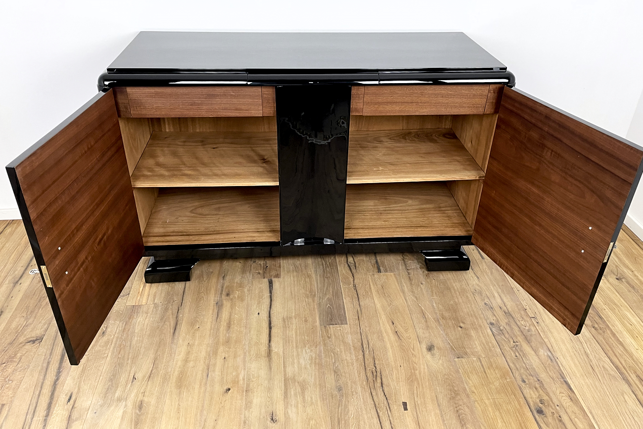 Art Deco Sideboard aus Deutschland um 1930 mit wundervollem Furnierbild in Kaukasischer-Nuss