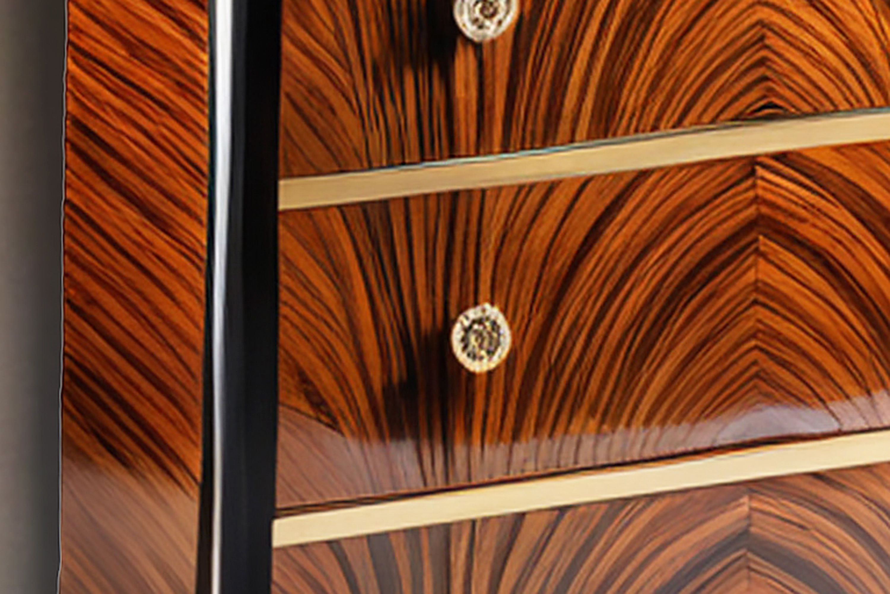 Art Deco Kommode mit schönem Makassar Furnier