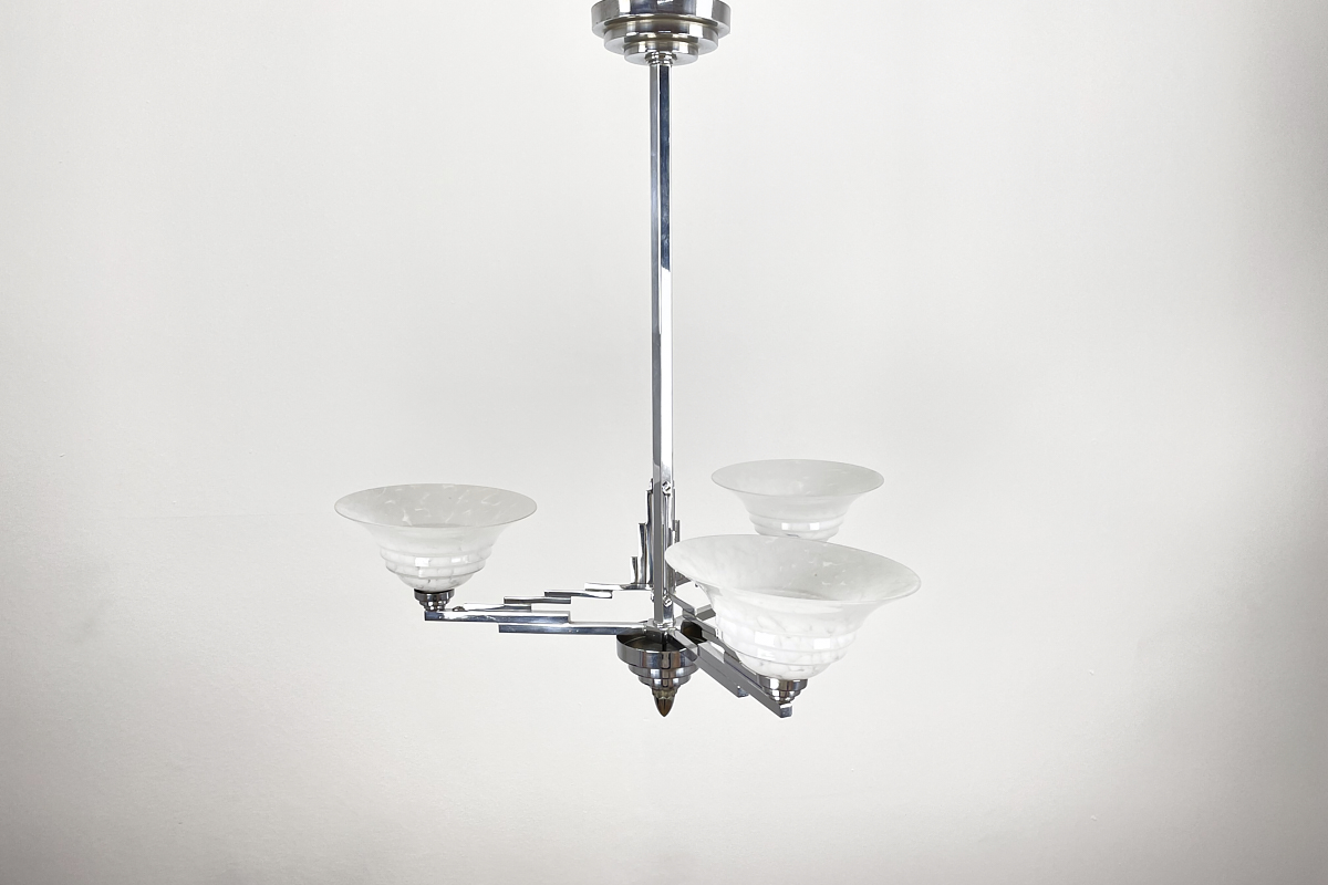 Art Deco Lampe Frankreich um 1925 Chrom gestufte Form mit weissem Glas 