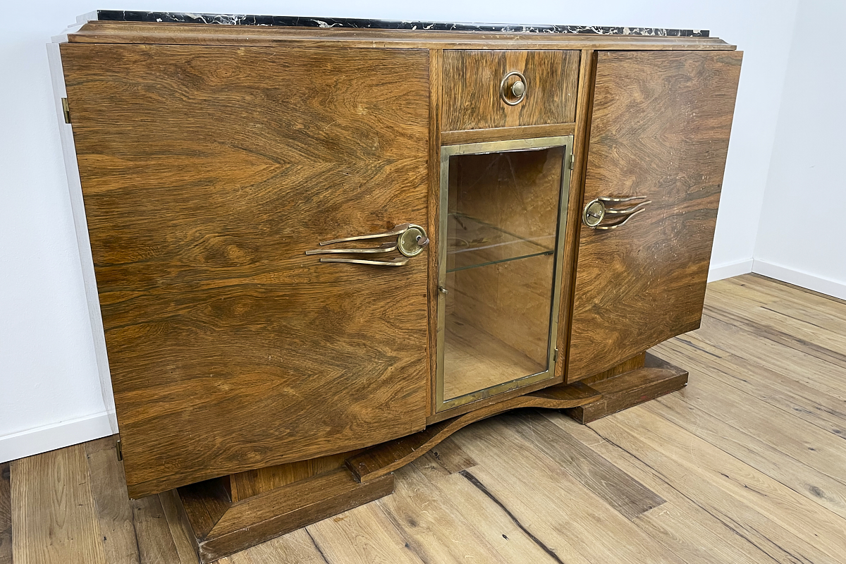 Art Deco Sideboard aus Paris um 1925 mit wundervollem Nussbaumfurnier