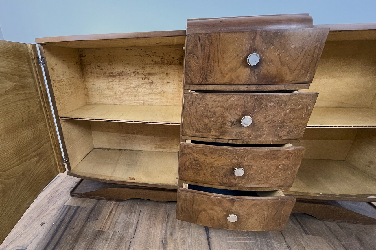 Art Deco Sideboard mit wunderbarem Nussbaumfurnier - Frankreich um 1925