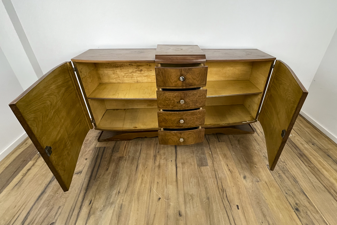 Art Deco Sideboard mit wunderbarem Nussbaumfurnier - Frankreich um 1925