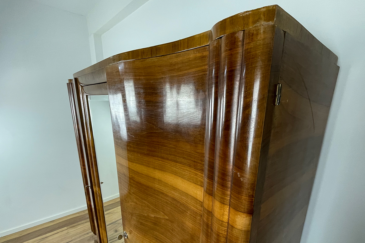 Art Deco Kleiderschrank in Nussbaum mit Spiegel