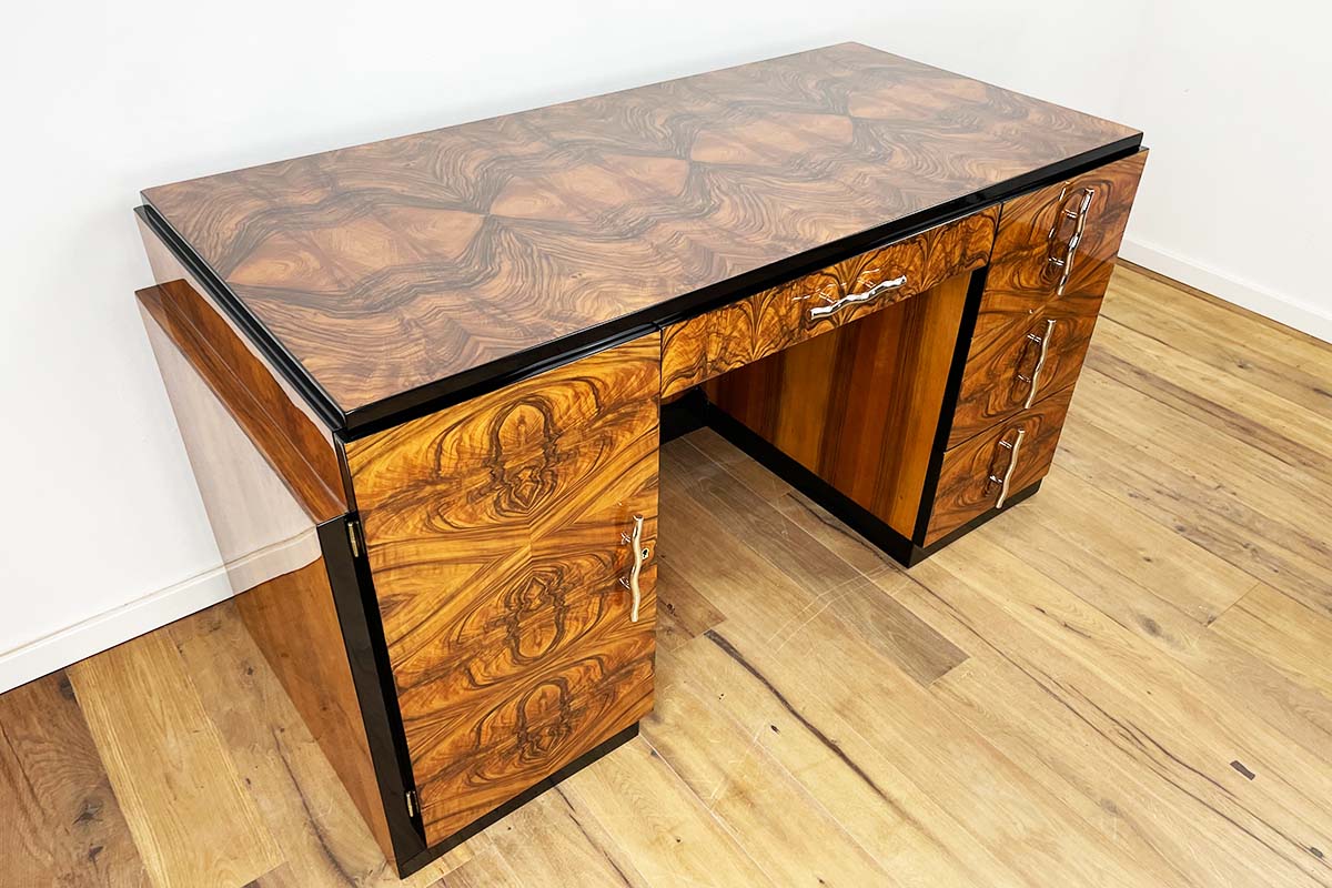Art Deco Schreibtisch aus Paris (Villa Victor Hugo) um 1925 mit außergewöhnlichem Nussbaum