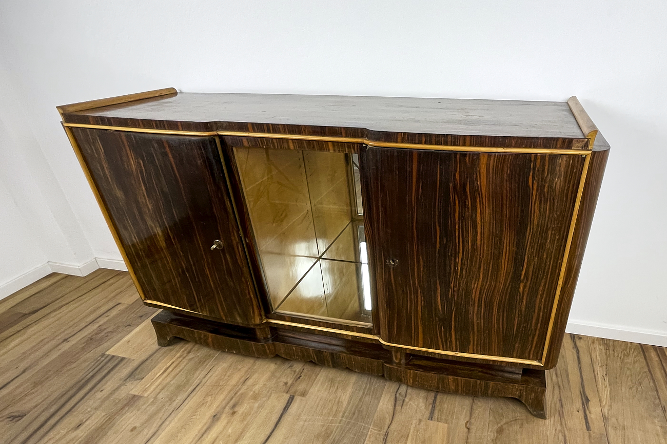 Art Deco Sideboard in Makassar mit verspiegeltem Vitrinenfach