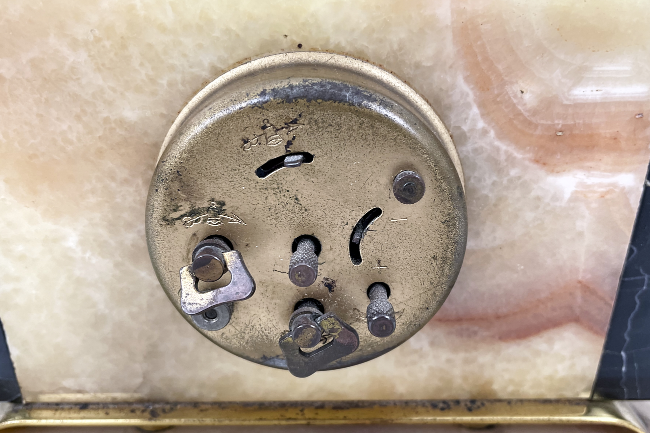 Art Deco Uhr in Marmor aus Paris "Bayard - Henri Rupp"