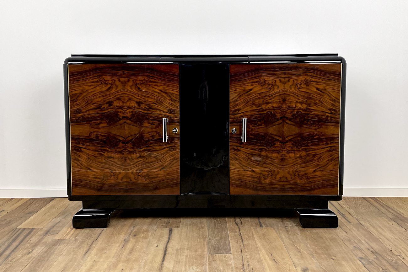 Art Deco Sideboard aus Deutschland um 1930 mit wundervollem Furnierbild in Kaukasischer-Nuss