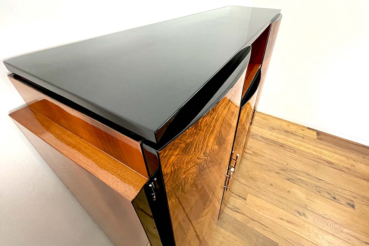 Art Deco Bilbliothek/Highboard aus Paris (Villa Victor Hugo) um 1925 mit außergewöhnlichem Nussbaum