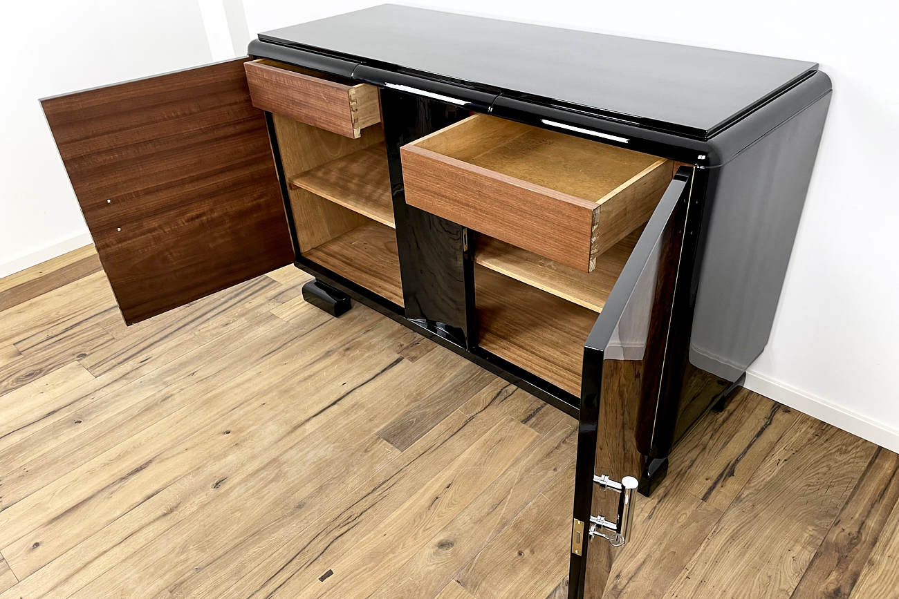 Art Deco Sideboard aus Deutschland um 1930 mit wundervollem Furnierbild in Kaukasischer-Nuss