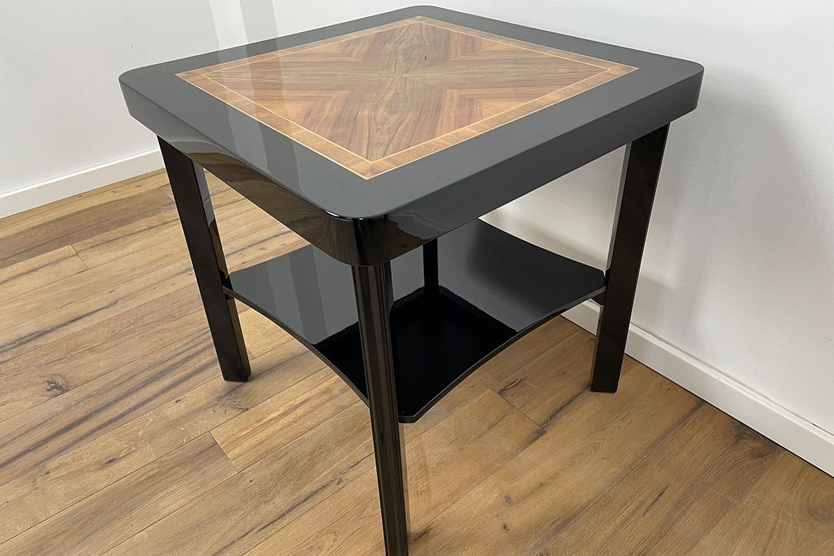 Art-Deco-Beistelltisch mit Walnuss und schwarzem Klavierlack