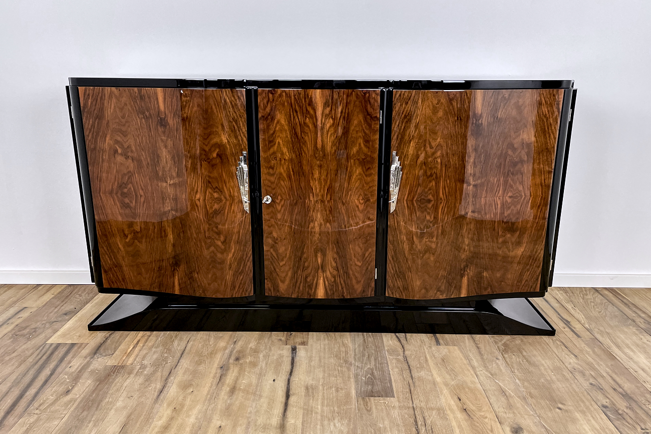 Art Deco Sideboard mit geschwungenen Fronten in kaukasischer Nuss aus Frankreich um 1930