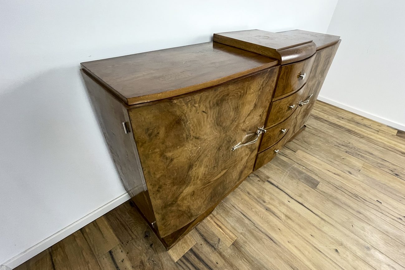 Art Deco Sideboard mit wunderbarem Nussbaumfurnier - Frankreich um 1925