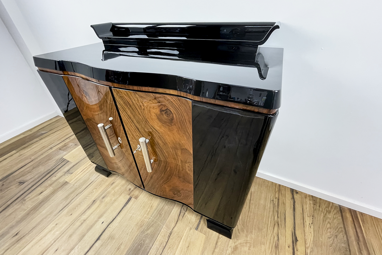 Art Deco Kommode aus Deutschland um 1930 in schwarz Hochglanz und Nussbaum