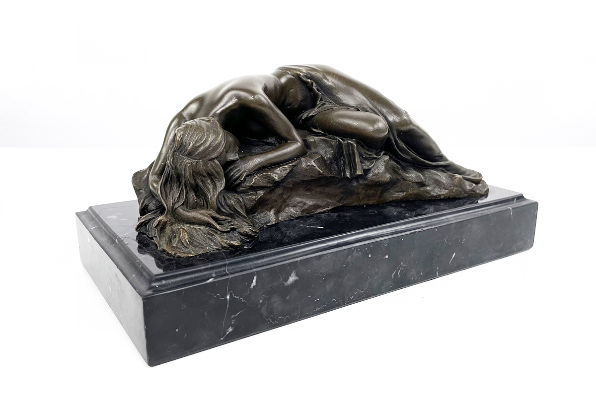 Bronzefigur die schlafende Frau 