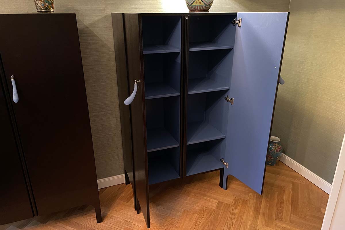 Kommoden in dunkler Eiche und Fernblau - Designmöbel