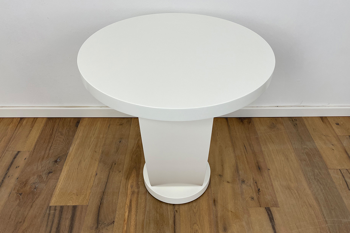 Beistelltisch im Art Deco Stil weiss matt lackiert 