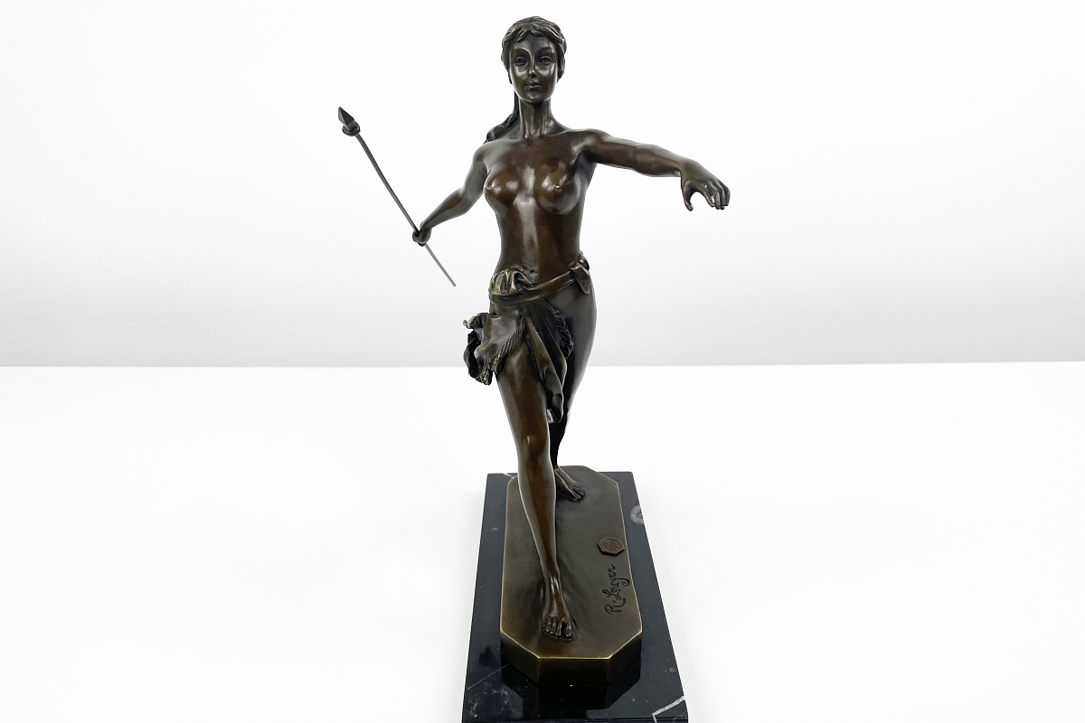 Schöne Bronzefigur